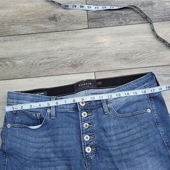 Torrid Sky High Skinny jeans 18r button fly stretchy comfortable - Picture 9 of 10